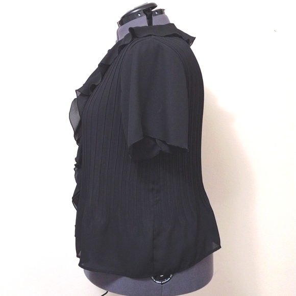 Black blouse with buttons and ruffles (Sz 18/20 *fits like 20/22) - Picture 4 of 9
